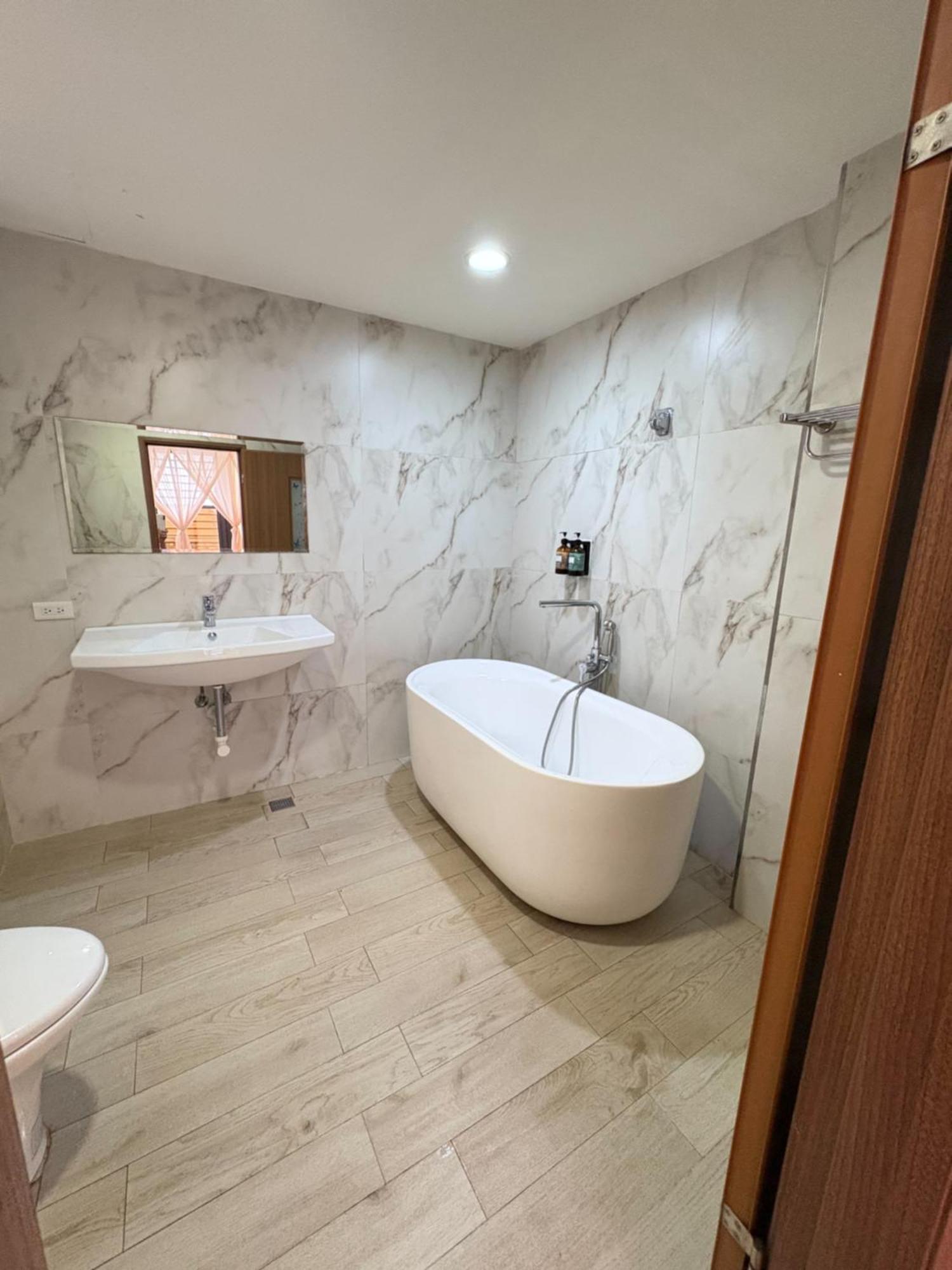 Kaohsiung Raifong Corner Homestay 외부 사진